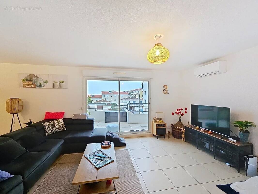Appartement à SAINT-LAURENT-DU-VAR