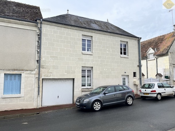 Maison à YZEURES-SUR-CREUSE