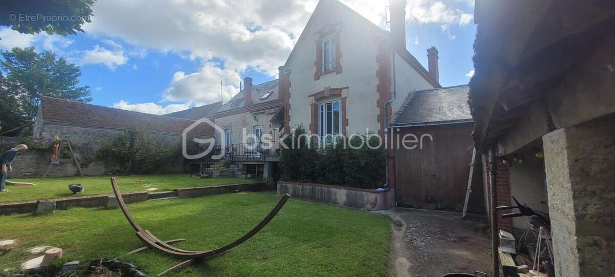 Maison à BEAUNE-LA-ROLANDE