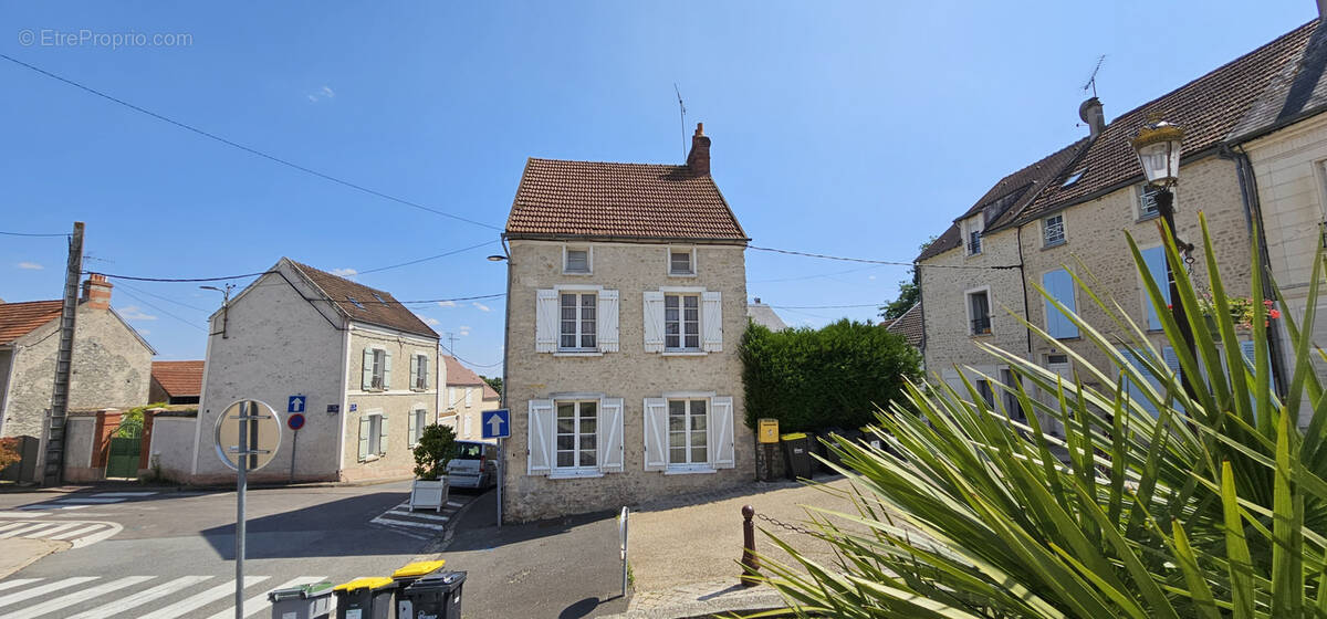 Maison à MEREVILLE