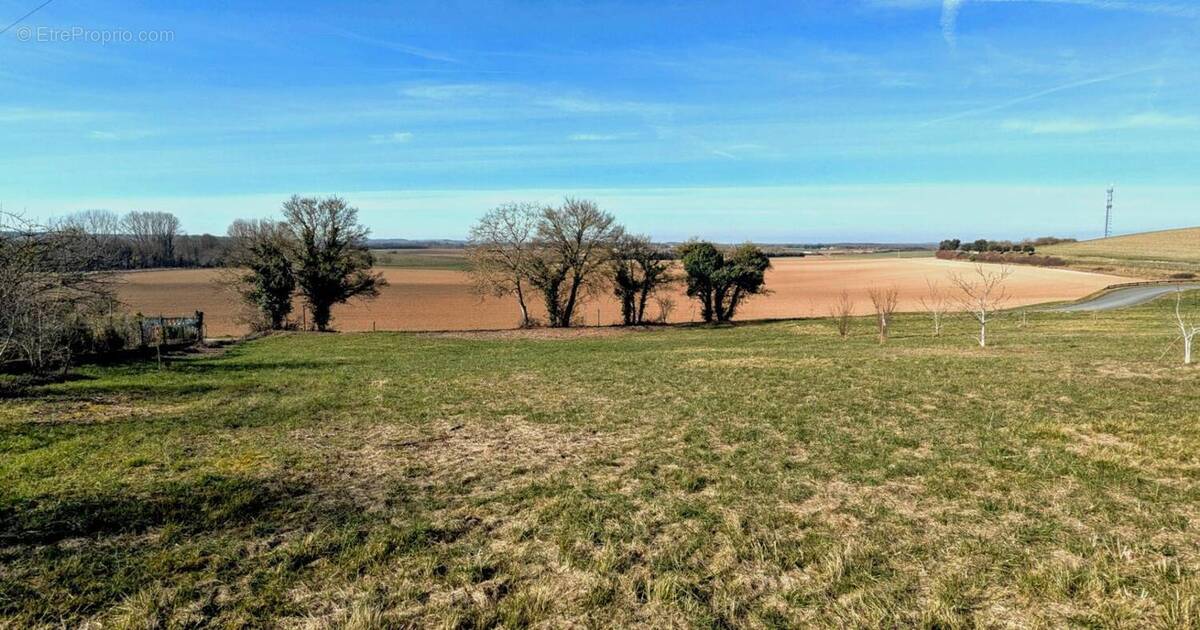Terrain à CLAIX