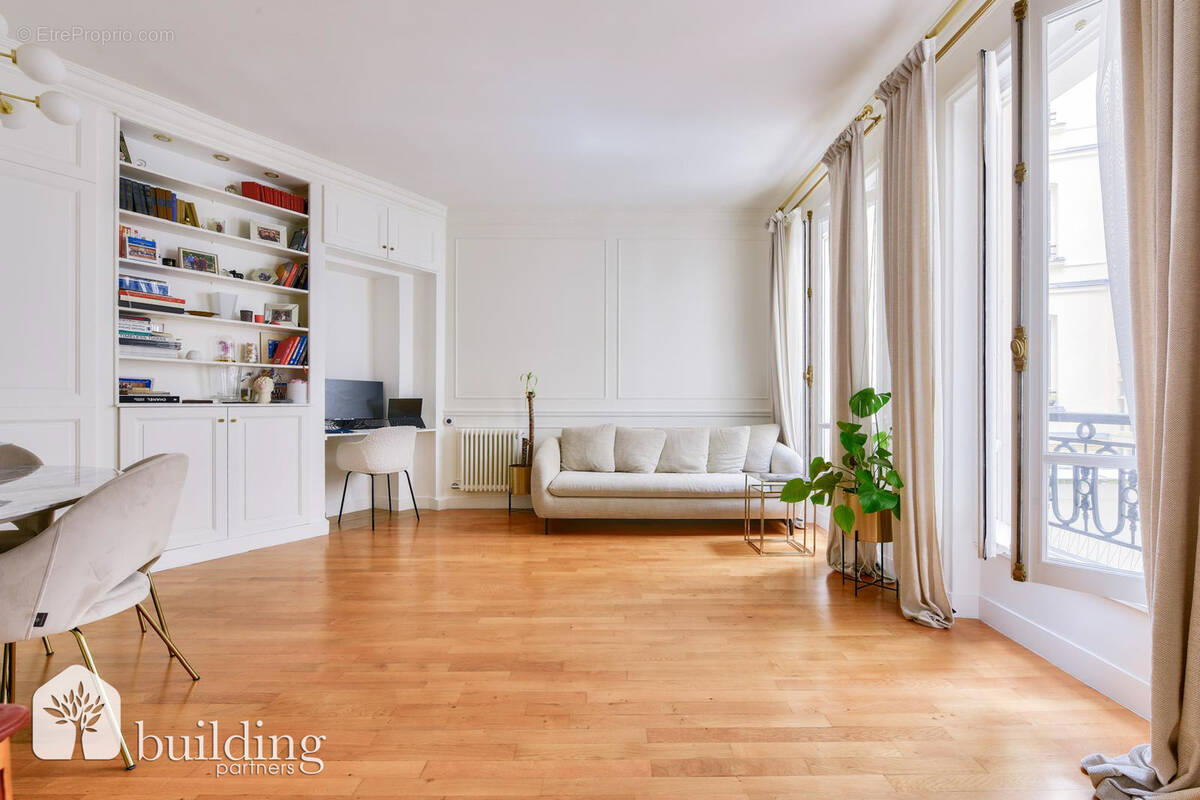 Appartement à PARIS-8E