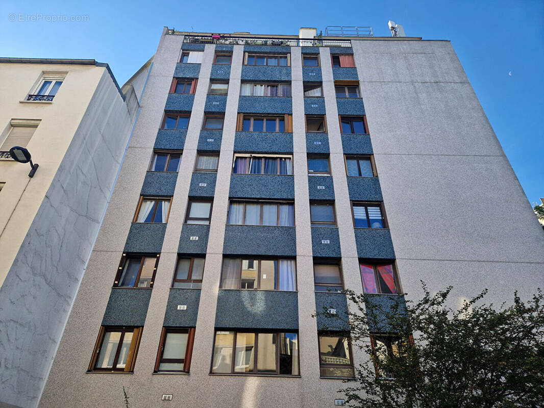 Parking à PARIS-18E