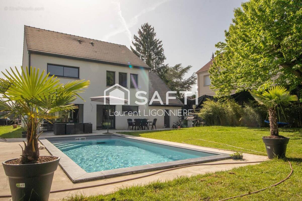 Photo 1 - Maison à BRIE-COMTE-ROBERT