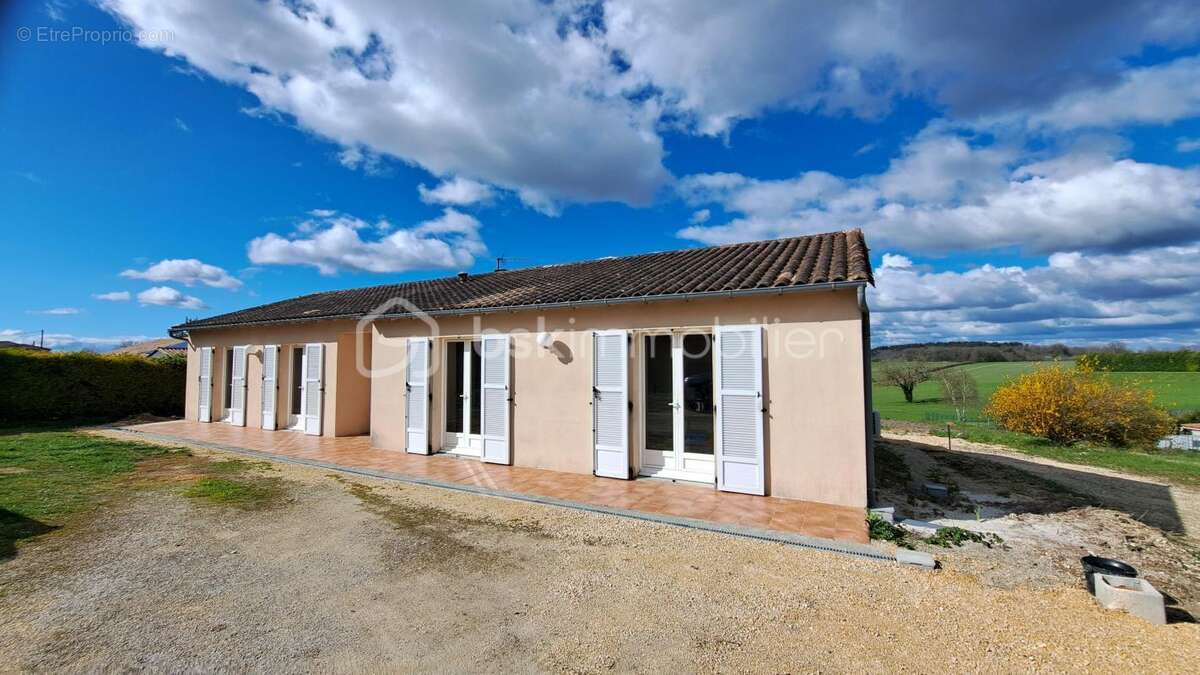 Maison à LA CHAPELLE-GONAGUET