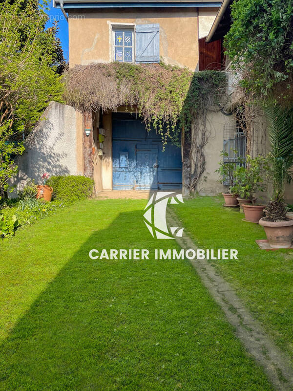 Appartement à GENAY
