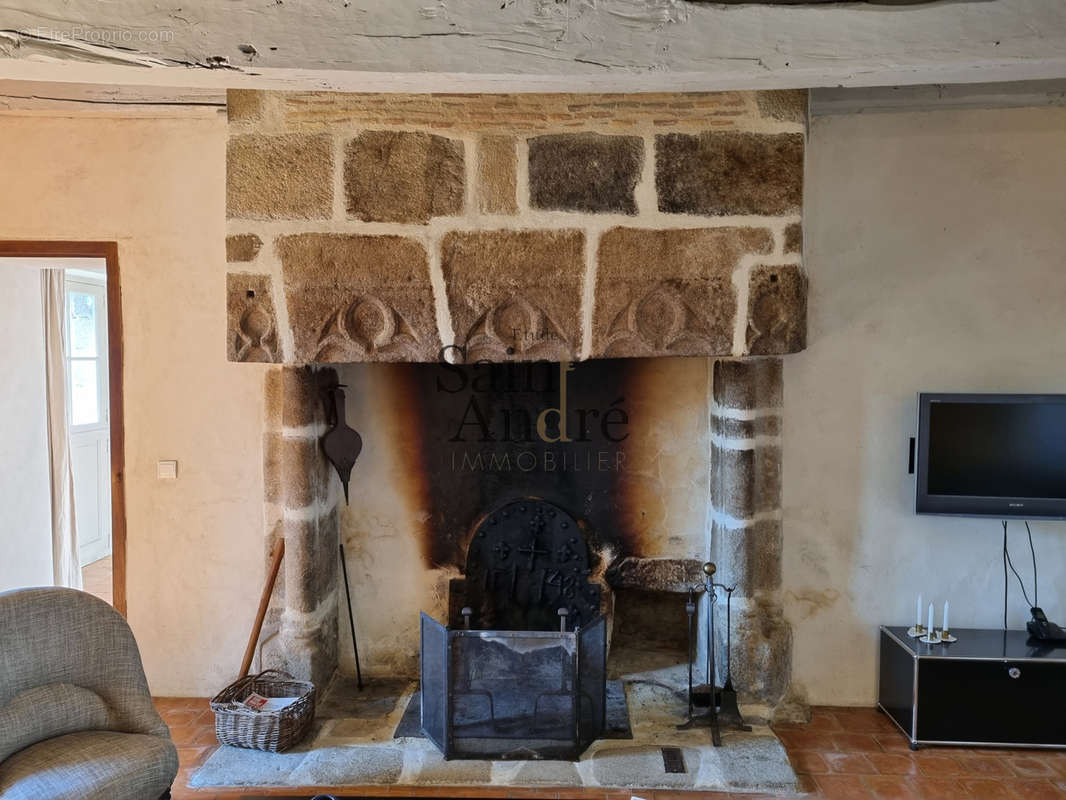 Maison à CHAMPNIERS-ET-REILHAC