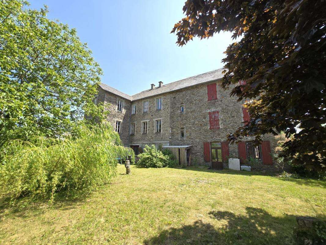 Maison à SALLES-CURAN