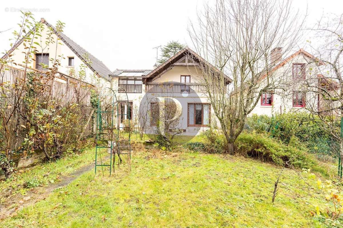 Maison à VERRIERES-LE-BUISSON