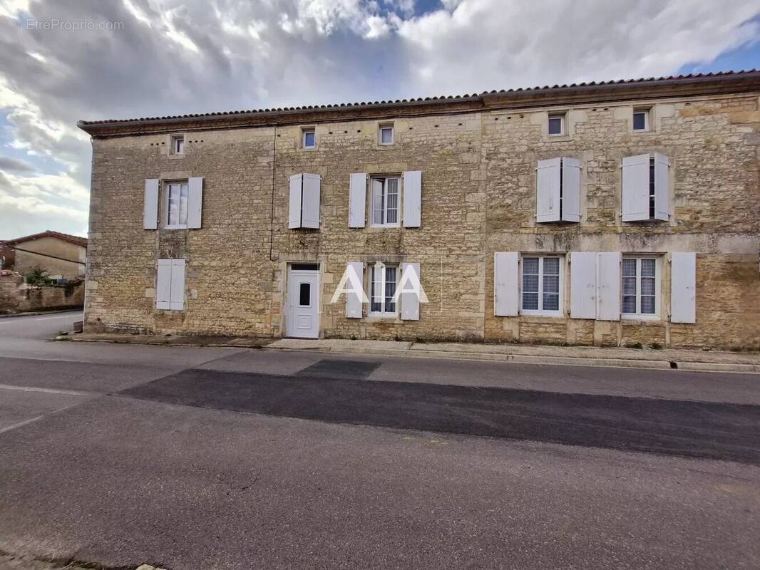 Maison à RUFFEC