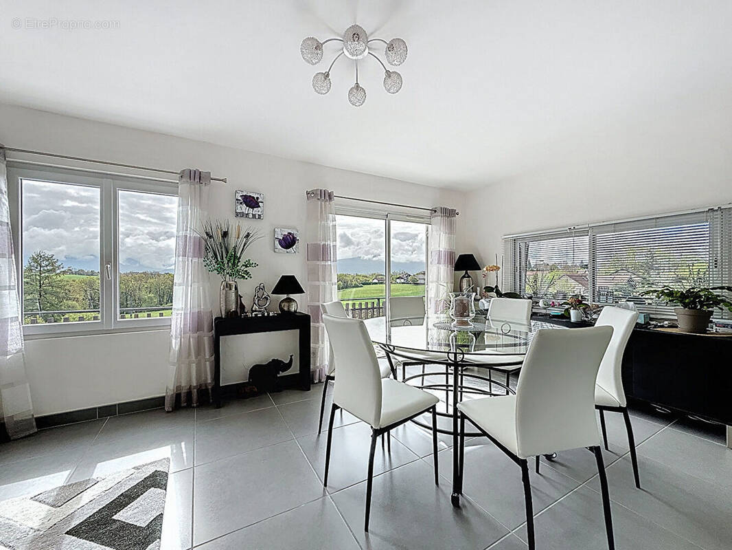 Appartement à POISY