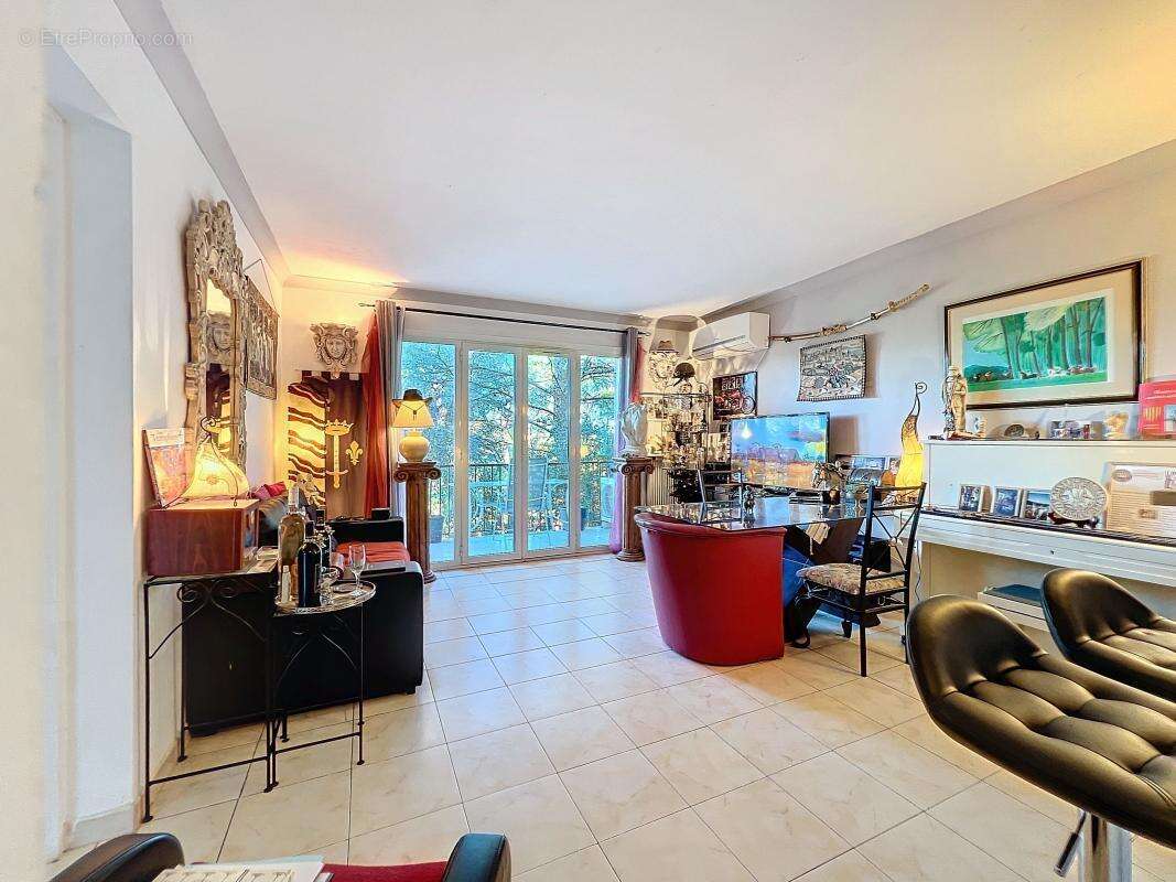 Appartement à PUGET-SUR-ARGENS