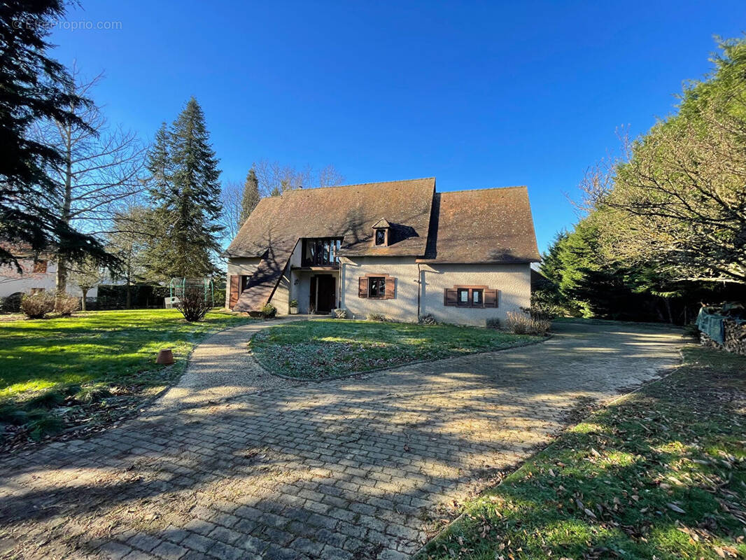 Maison à MAGNAC-LAVAL