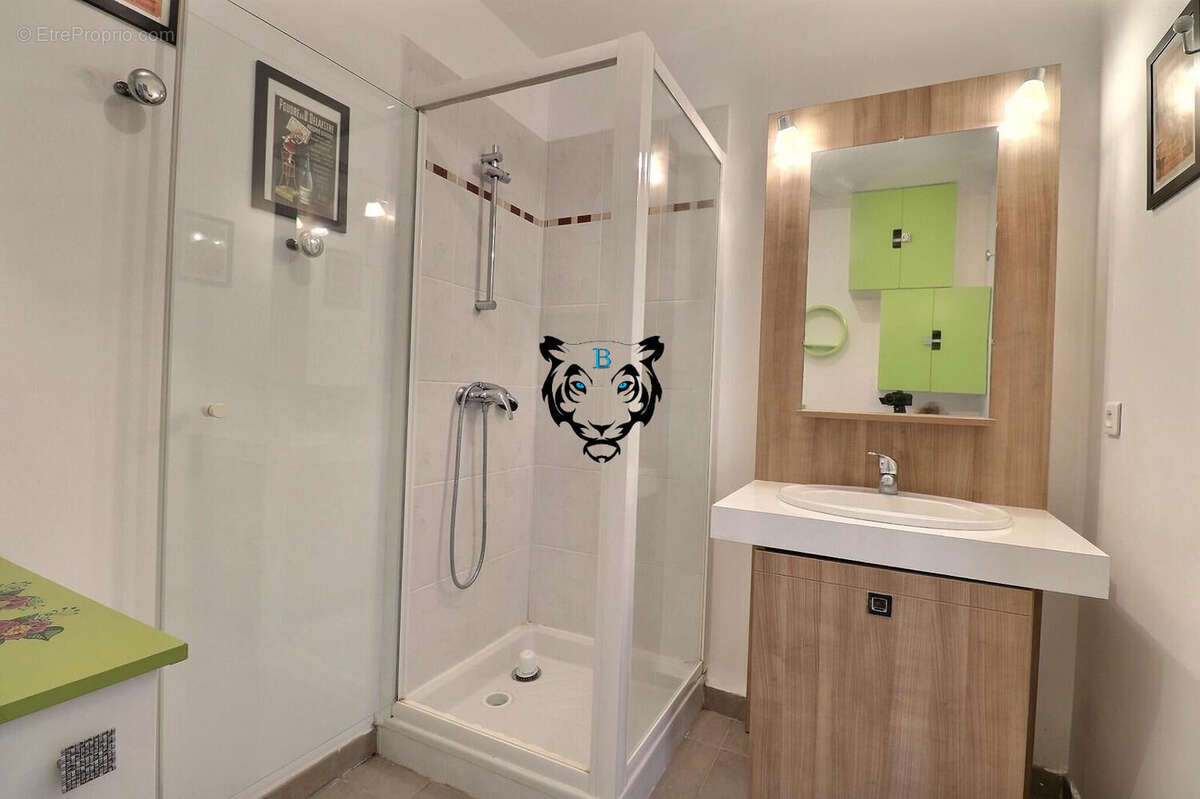 Appartement à ROQUEBRUNE-SUR-ARGENS