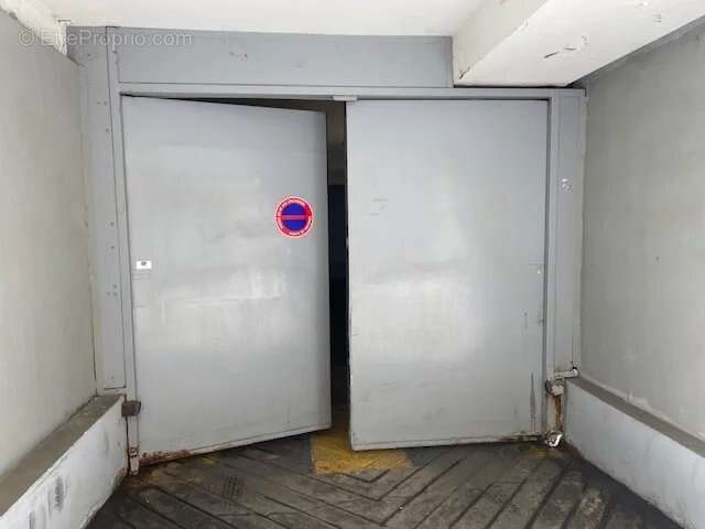 Parking à PARIS-16E