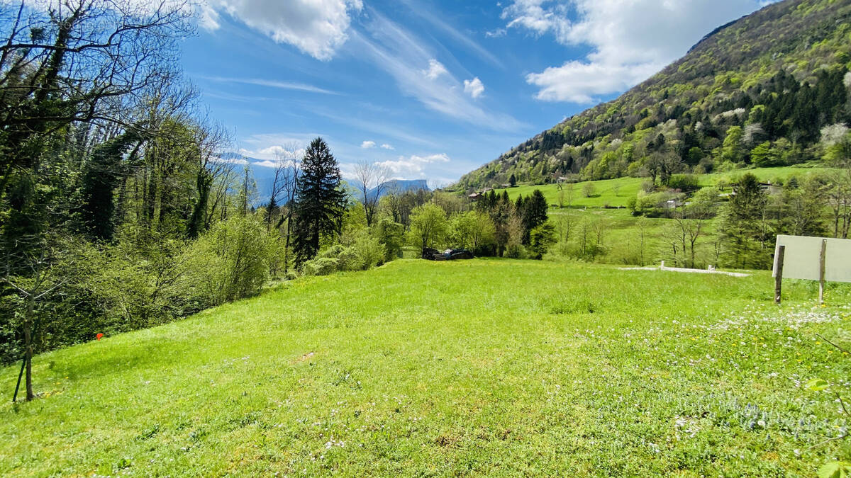 Terrain à POMMIERS-LA-PLACETTE