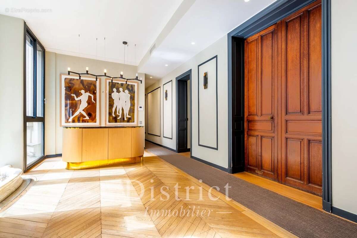 Appartement à PARIS-16E