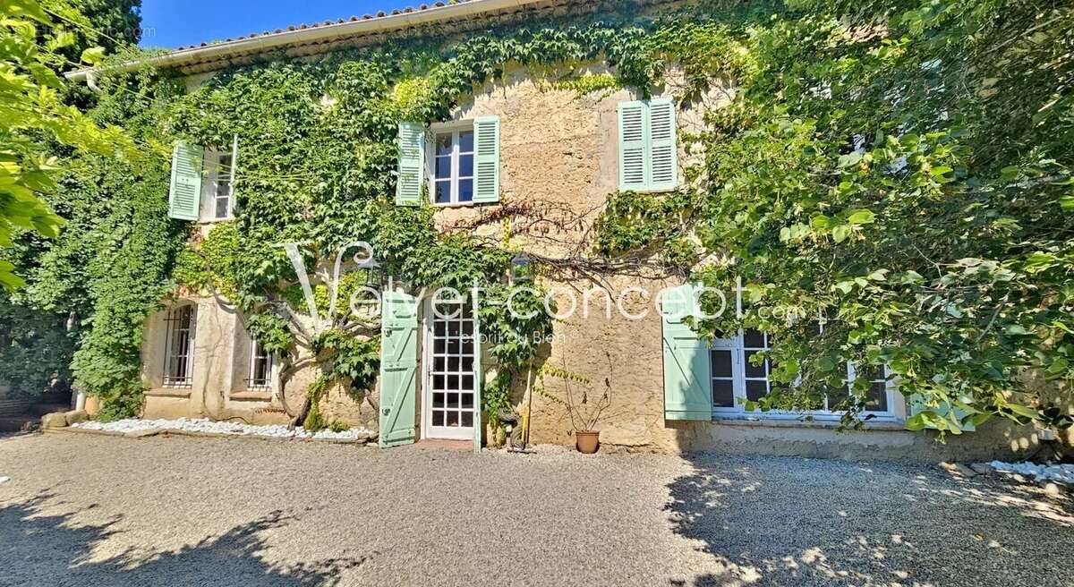 Maison à VALBONNE