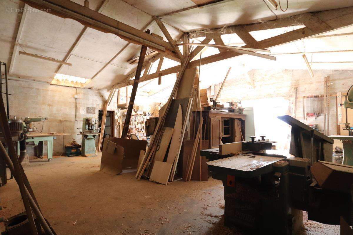 Commerce à PINEUILH