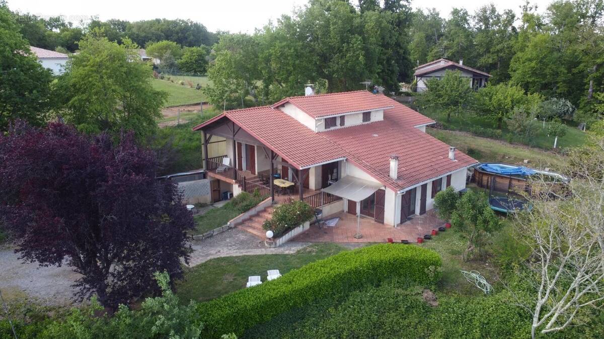 Maison à SAINT-JEAN-POUTGE