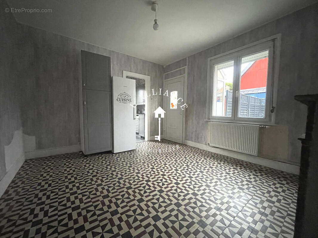 Maison à CROISILLES