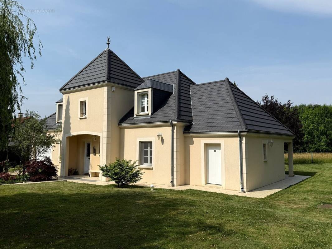 Maison à MONTGIVRAY