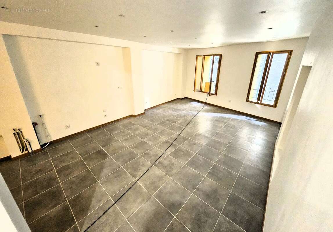 Maison à PUGET-THENIERS