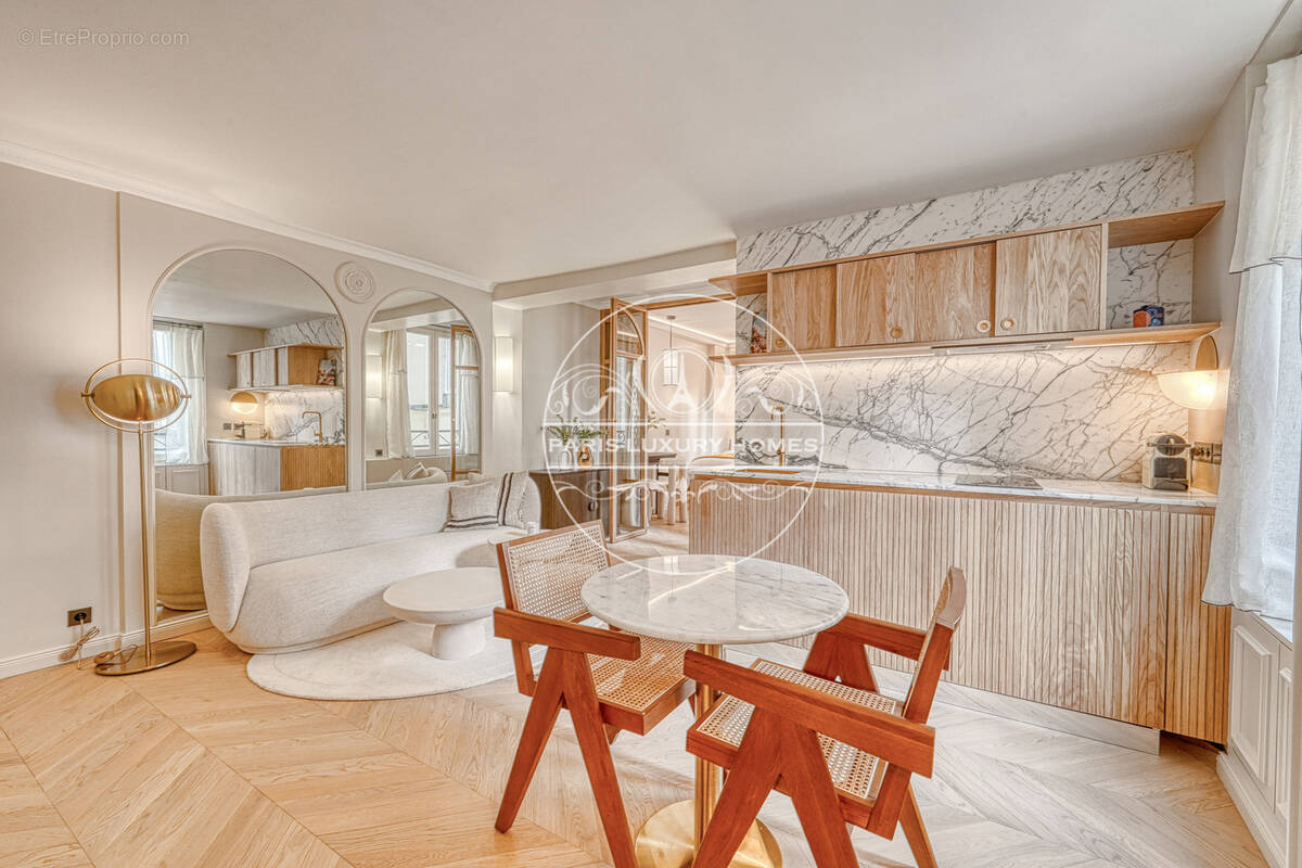 Appartement à PARIS-2E