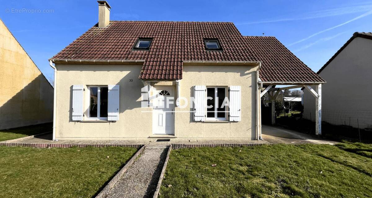 Maison à CREVECOEUR-LE-GRAND