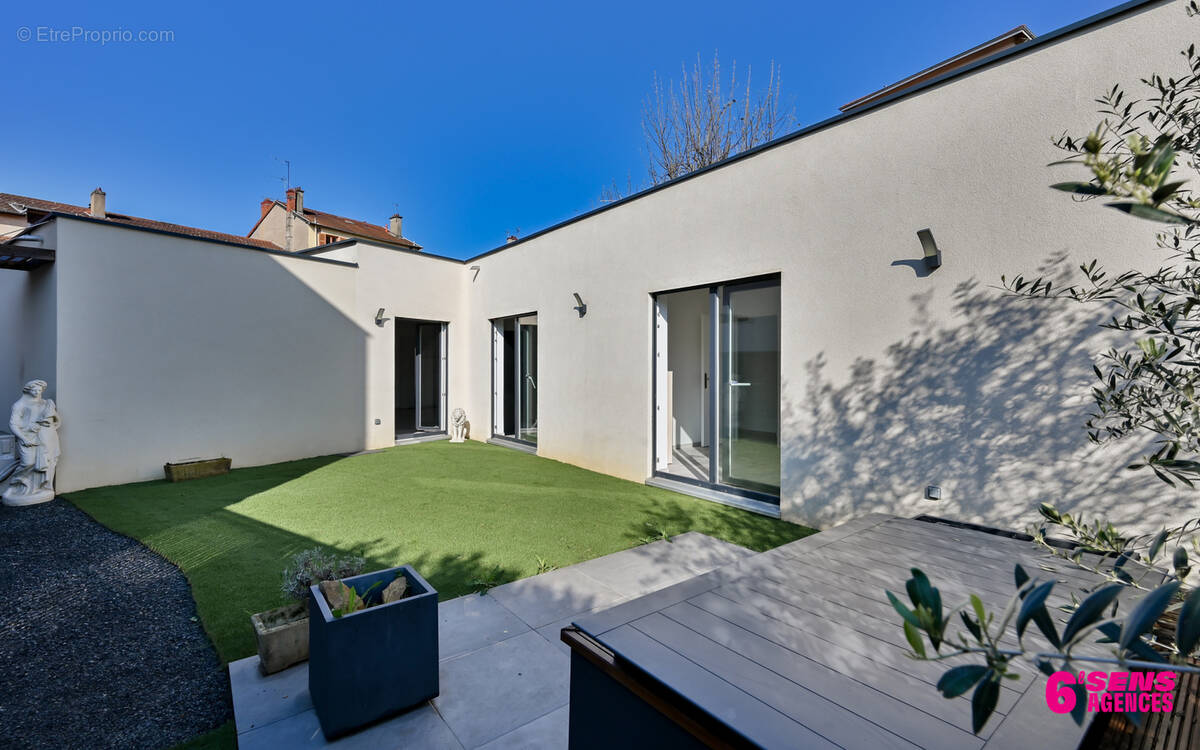Maison à CHAMPAGNE-AU-MONT-D&#039;OR