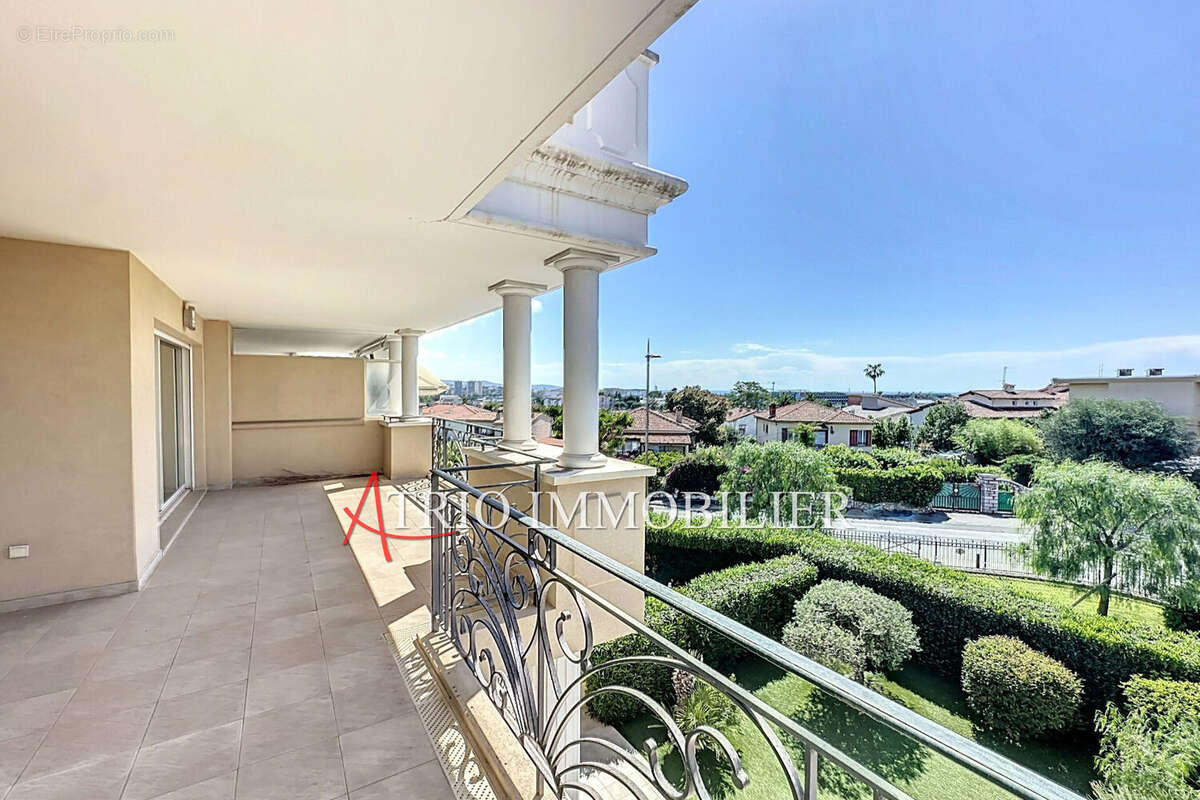 Appartement à SAINT-LAURENT-DU-VAR