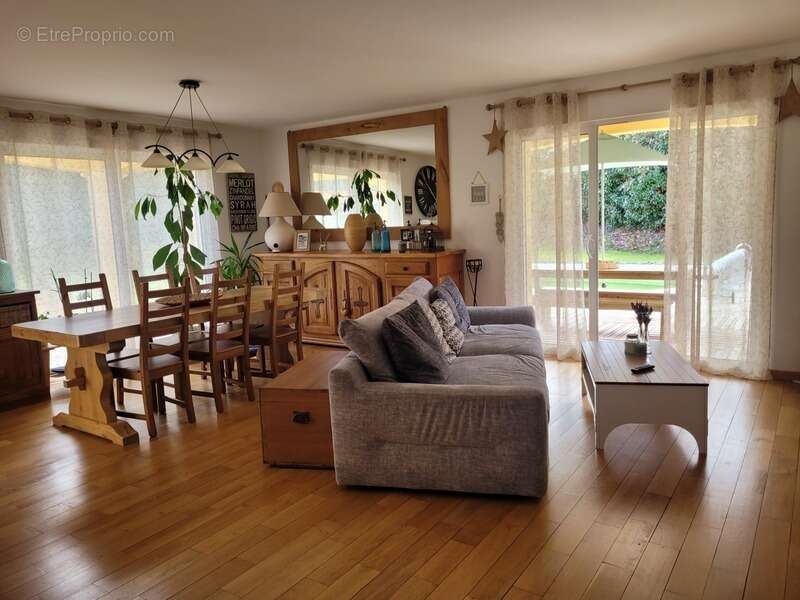 Maison à NEUVIC