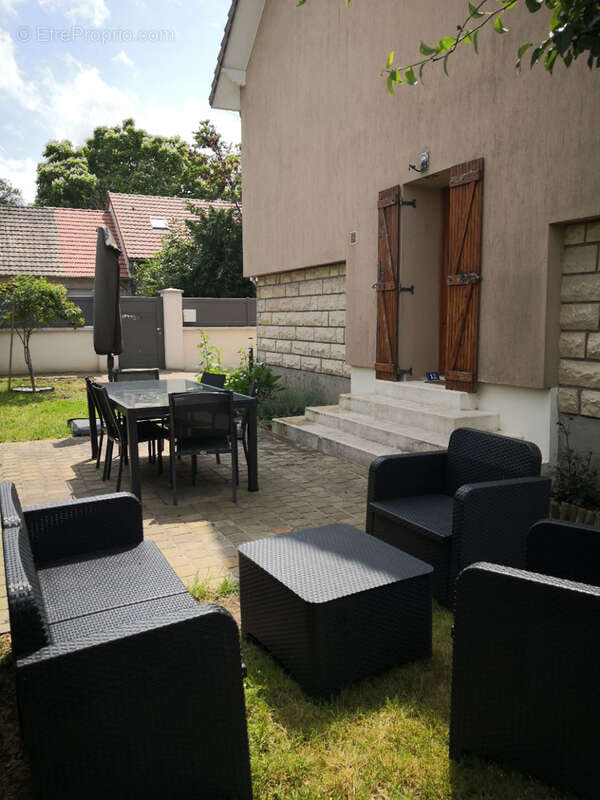 Maison à LA QUEUE-LES-YVELINES