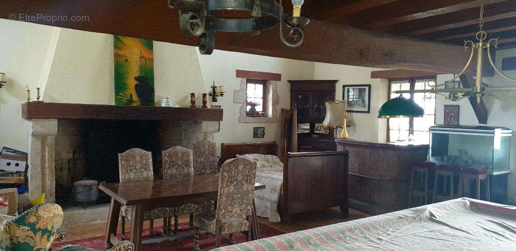 Maison à MONTAIGU-DE-QUERCY