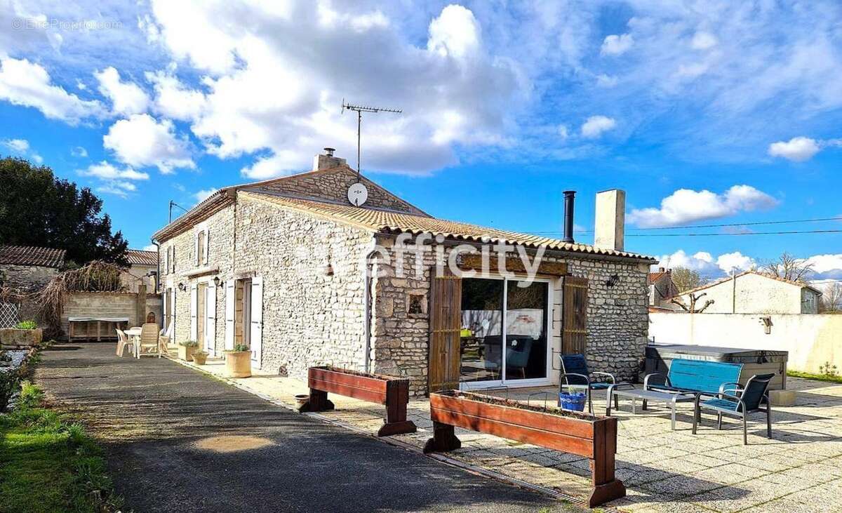 Maison à SEMUSSAC