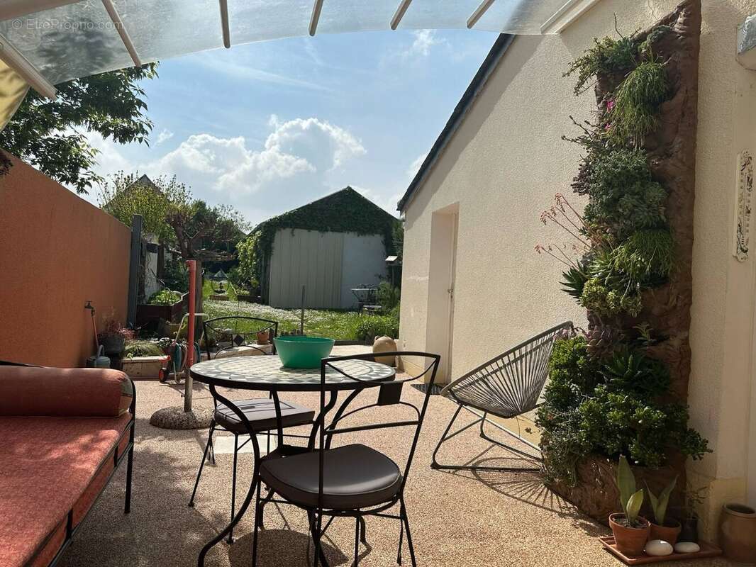 Maison à LONGUE-JUMELLES