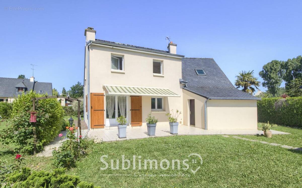 Maison à SURZUR