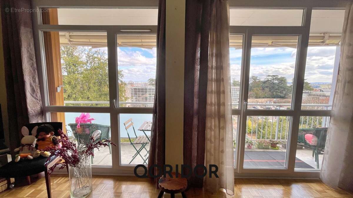 Appartement à SAINT-GENIS-LAVAL