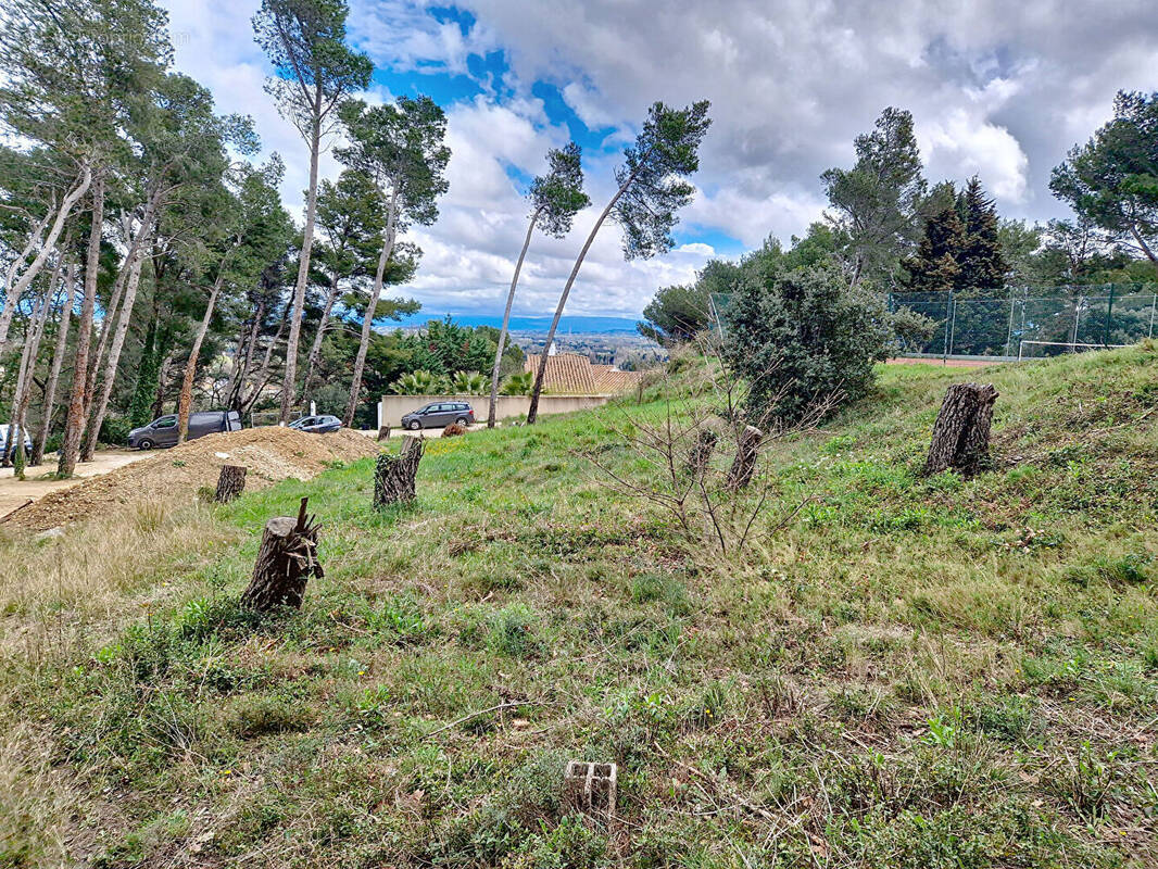 Terrain à VILLENEUVE-LES-AVIGNON