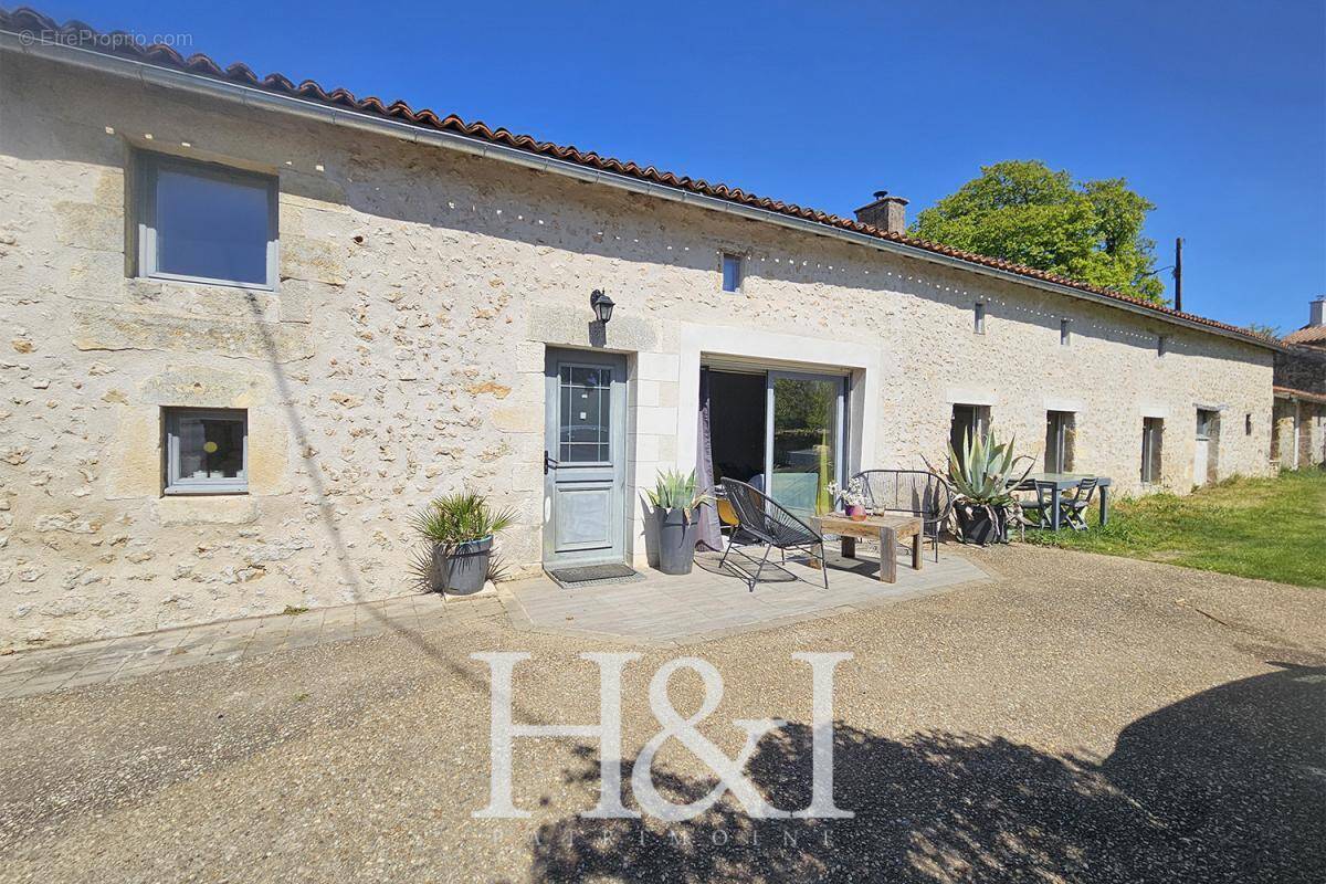 Maison à LA VILLEDIEU-DU-CLAIN