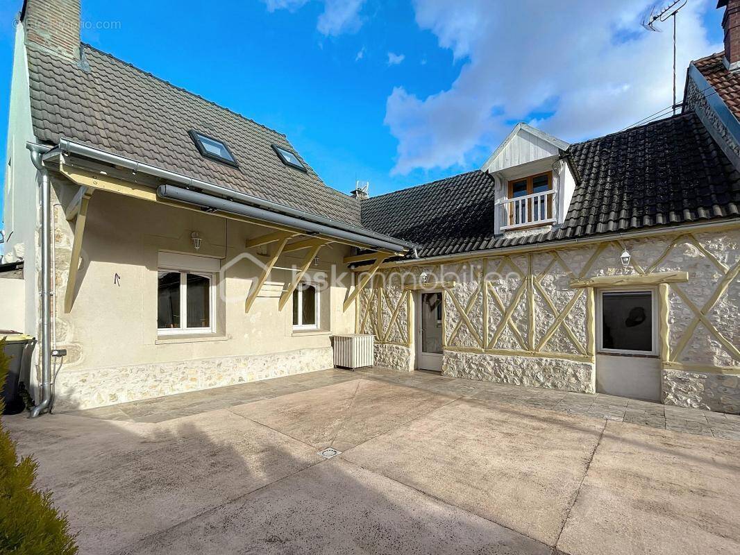 Maison à CORBEILLES