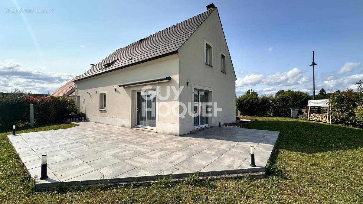 Maison à LONGUEIL-SAINTE-MARIE