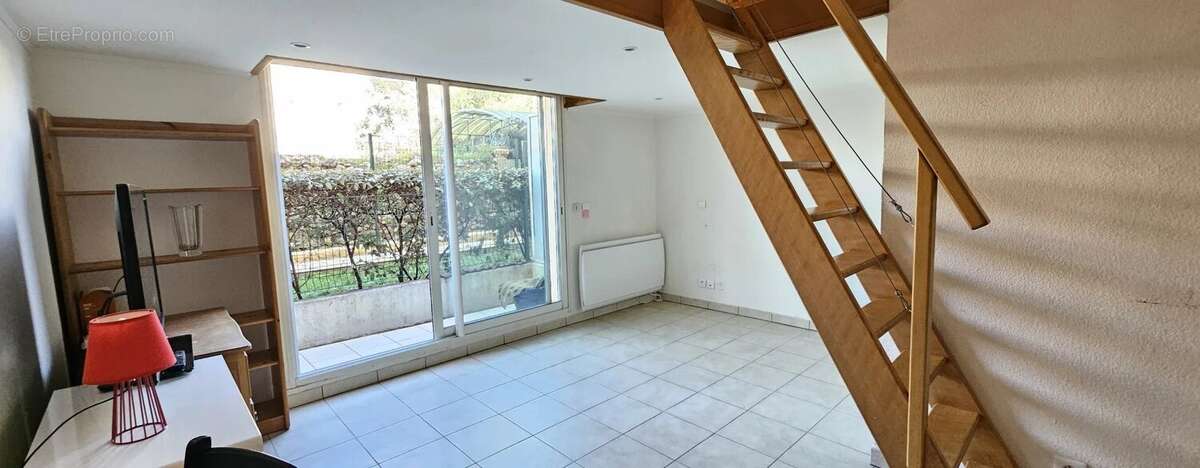 Appartement à SAINT-LAURENT-DU-VAR