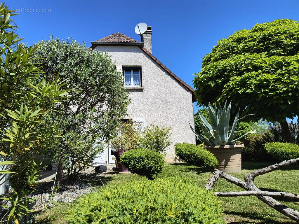 Maison à SAINT-PANTALEON-DE-LARCHE