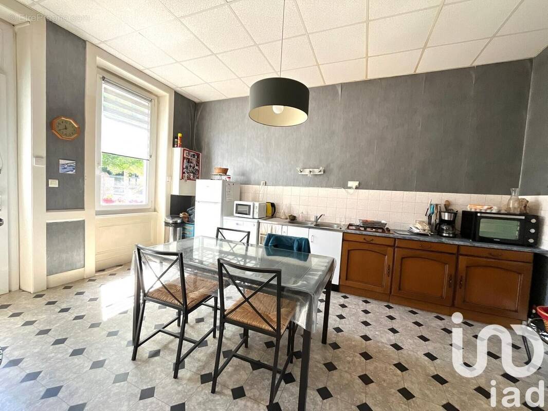 Photo 1 - Appartement à SAINT-JUST-SAINT-RAMBERT