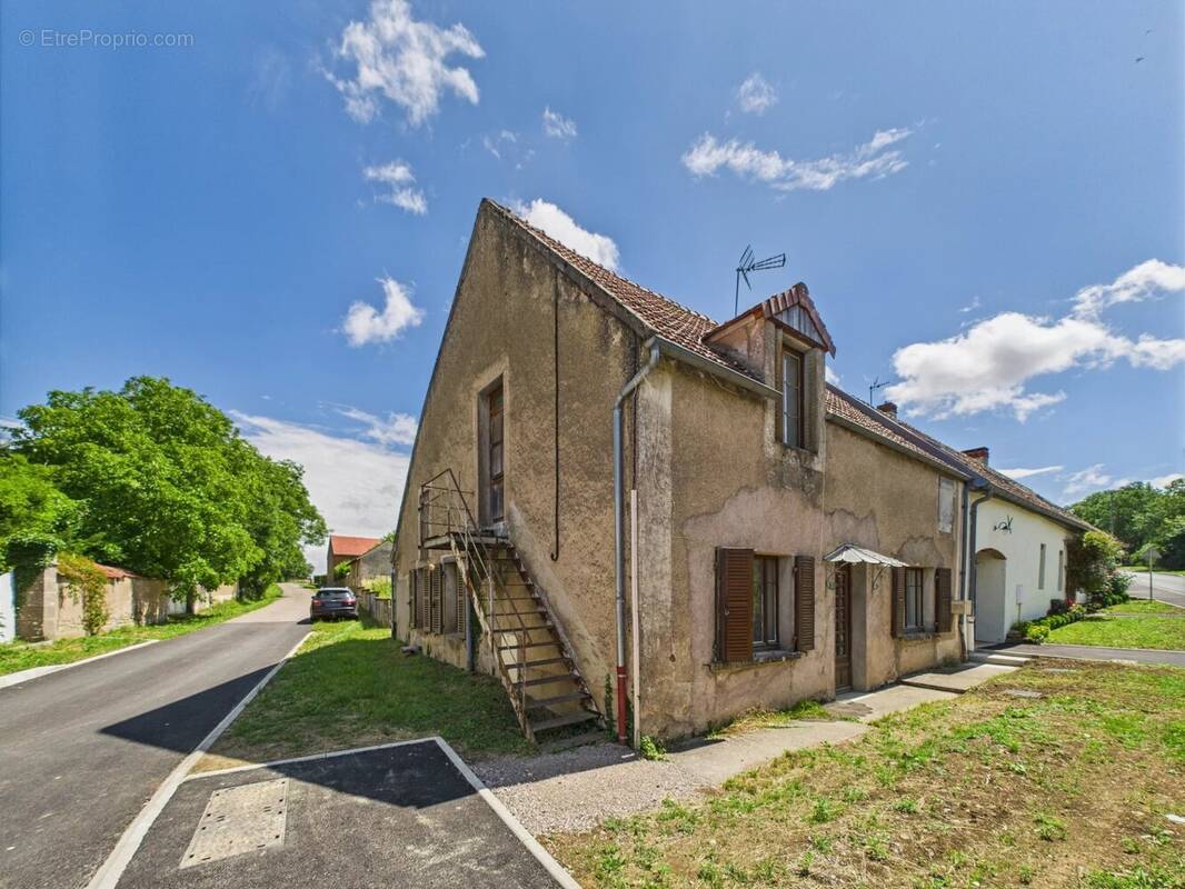 Maison à PRECY-SOUS-THIL