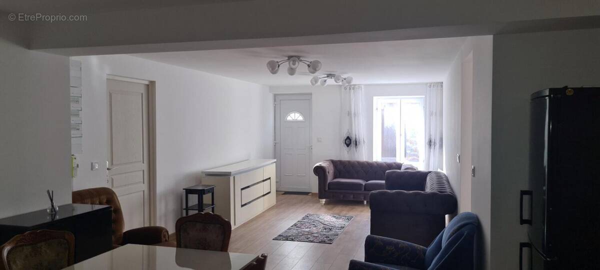 Appartement à MONNIERES