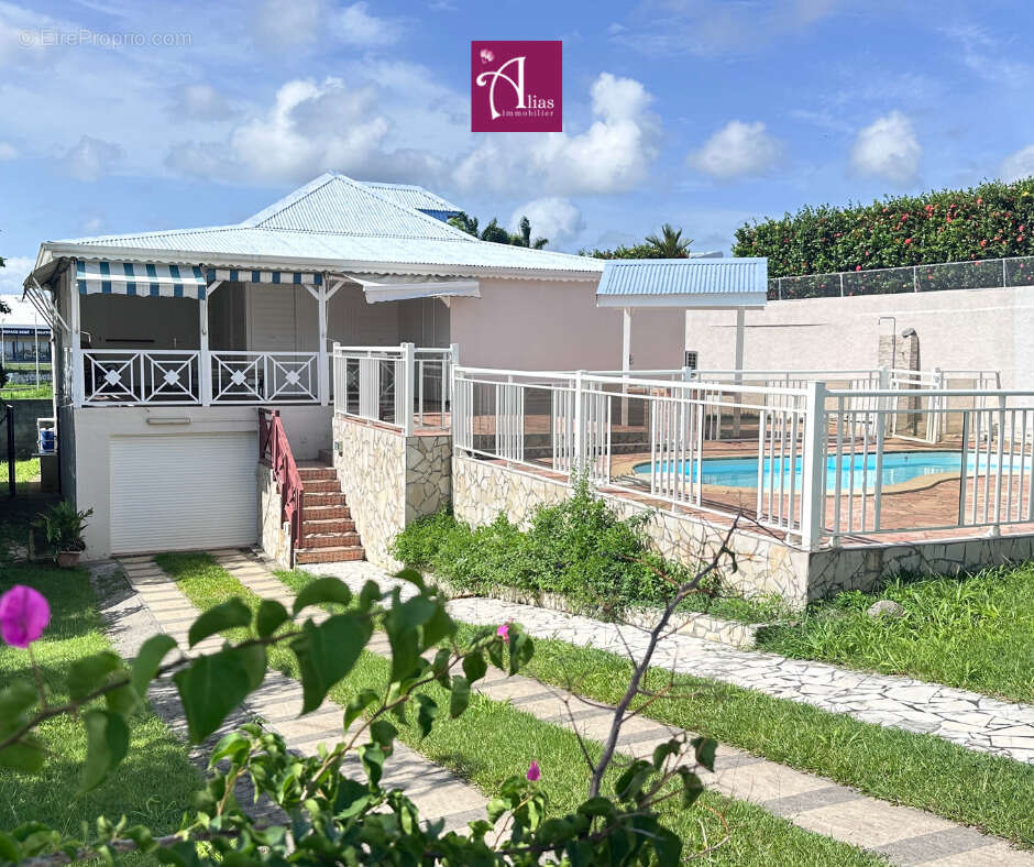 Maison à BAIE-MAHAULT