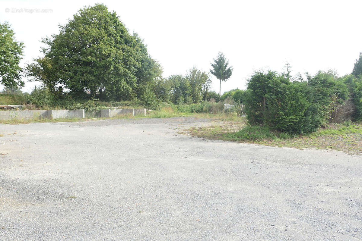 Commerce à PARIGNY
