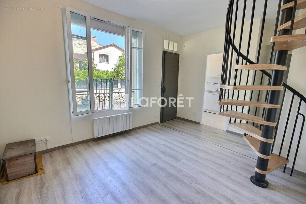 Maison à COURBEVOIE